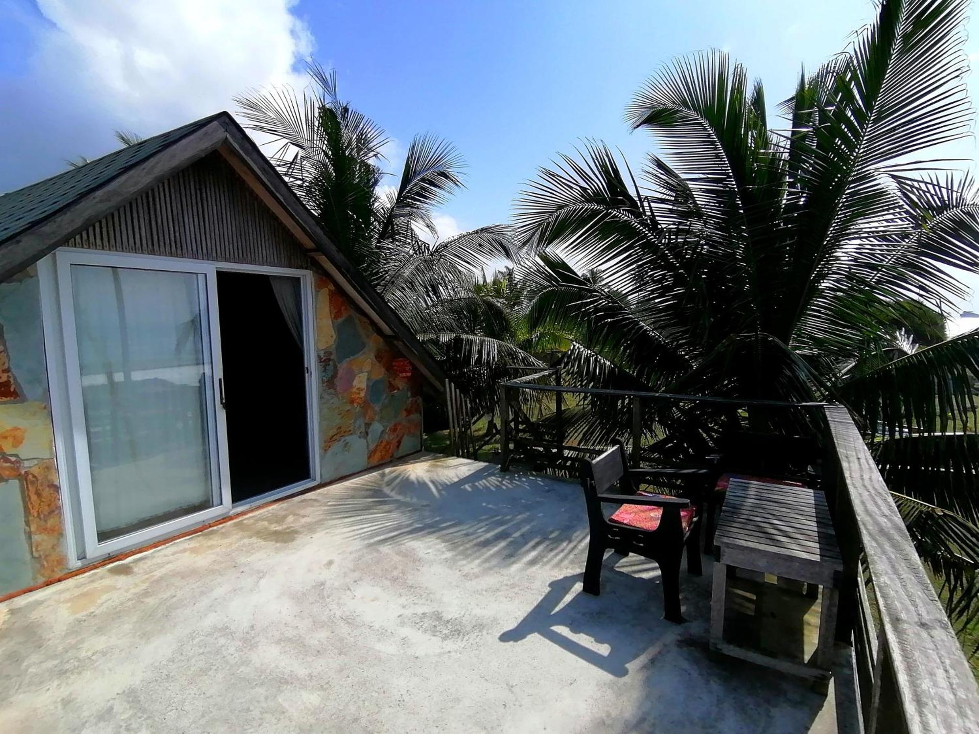 Afro Beach Eco Resort Butre Værelse billede