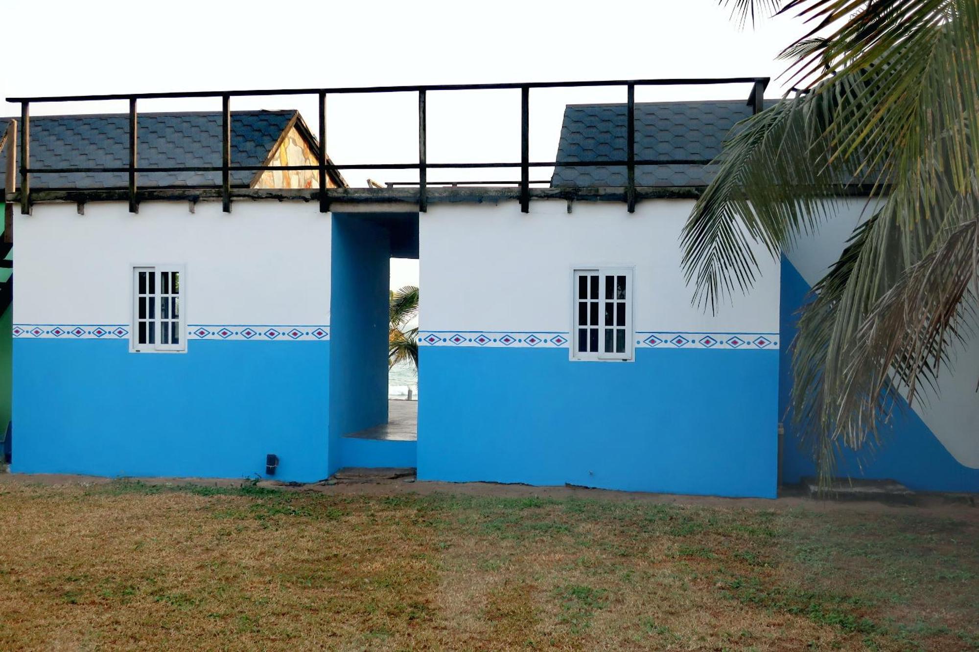 Afro Beach Eco Resort Butre Værelse billede