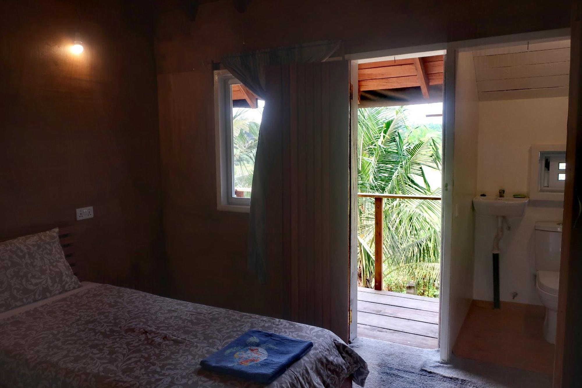 Afro Beach Eco Resort Butre Værelse billede