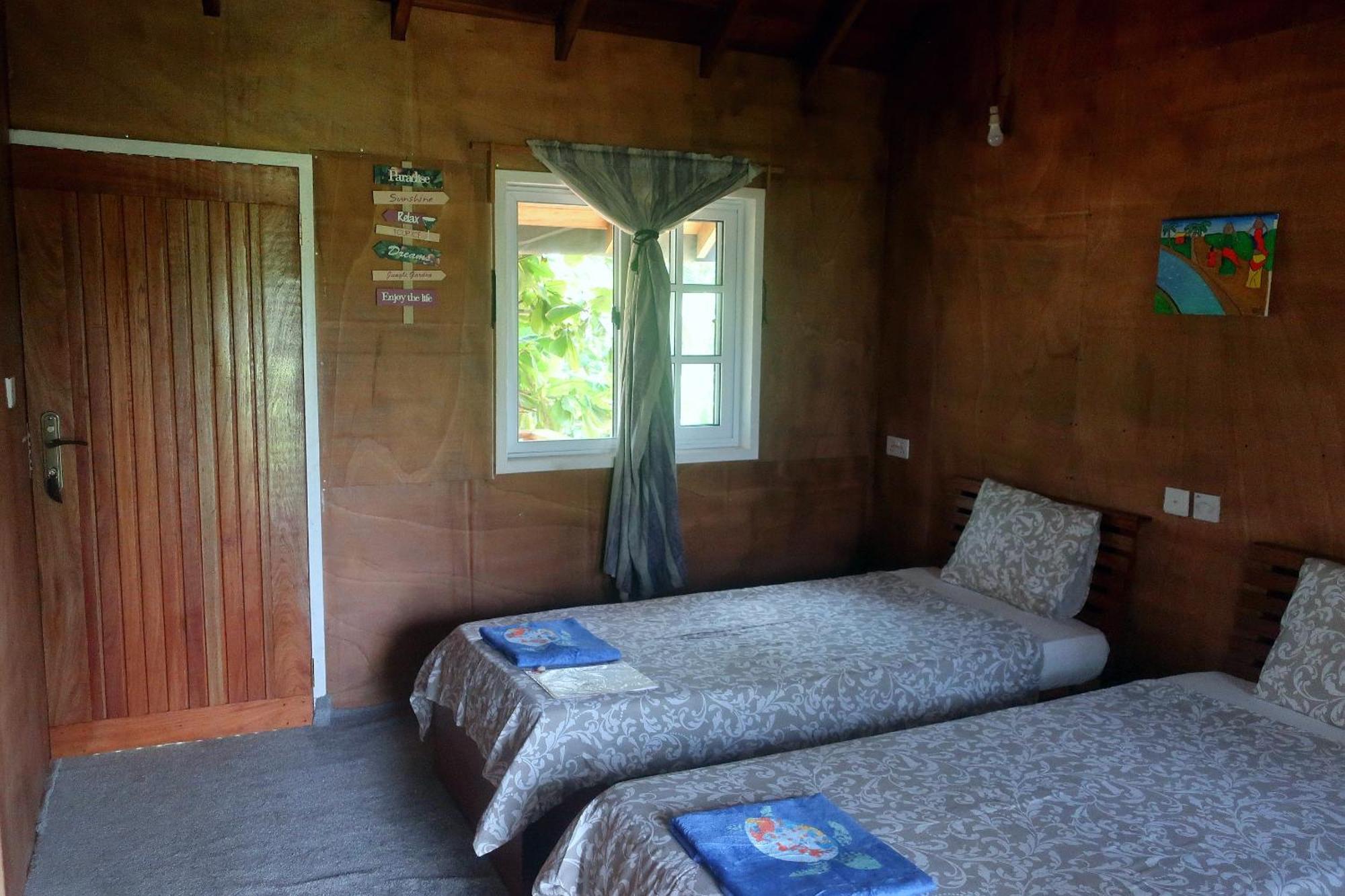 Afro Beach Eco Resort Butre Værelse billede